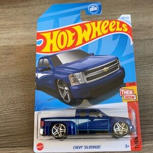 Chevy Silverado Hot Wheels Blue Truck Chevrolet HotWheels Low Rider 2024 HTC67 🆕